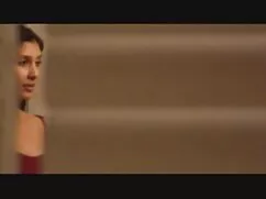 Egy karcsú férfi sze ...